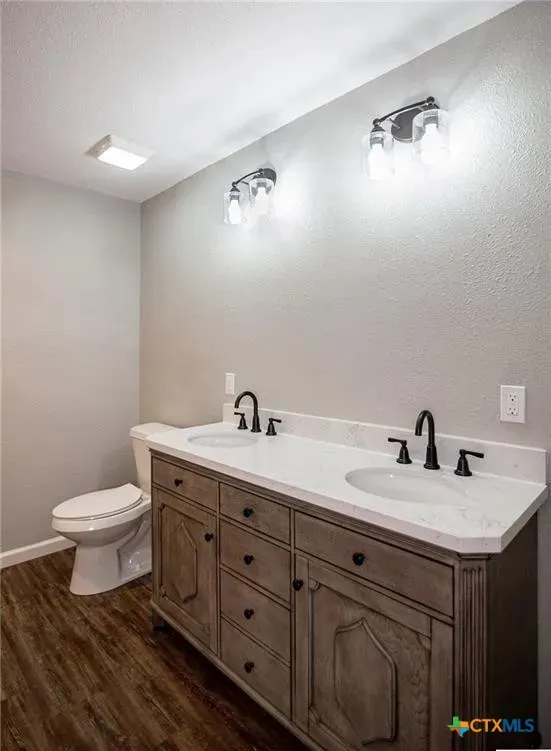 2003 Woodlawn Street #rear Victoria, TX 77901