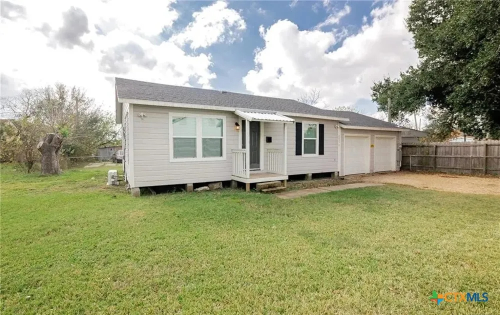 2003 Woodlawn Street #rear Victoria, TX 77901