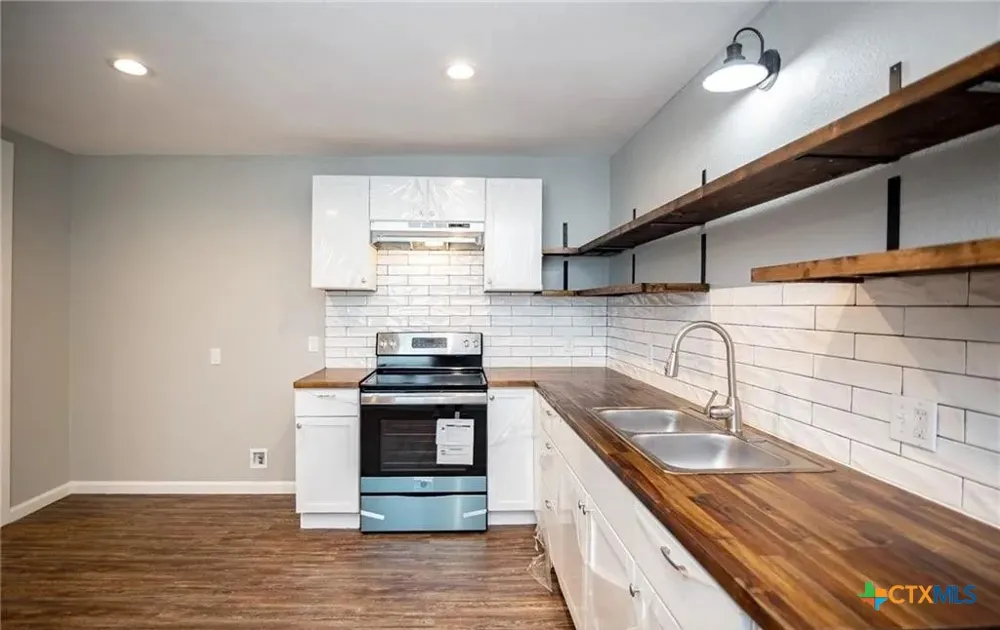 2003 Woodlawn Street #rear Victoria, TX 77901
