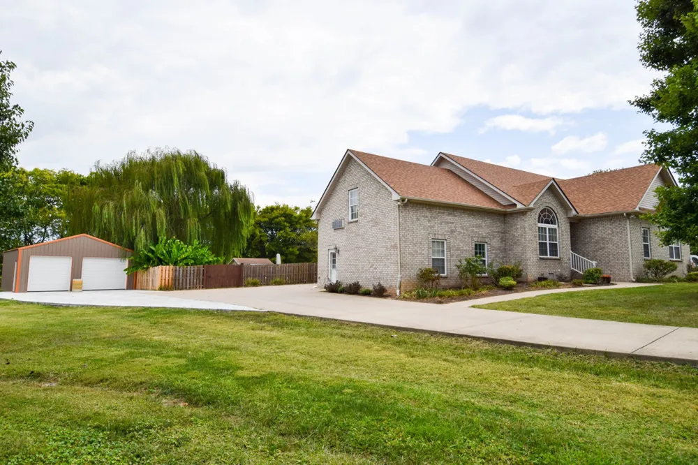 1003 Roland Ct Cottontown, TN 37048