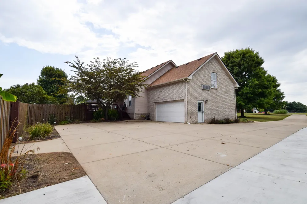 1003 Roland Ct Cottontown, TN 37048