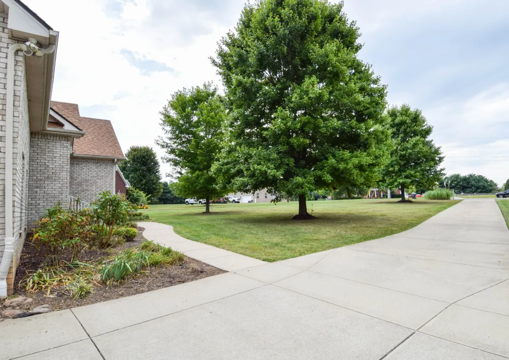 1003 Roland Ct Cottontown, TN 37048
