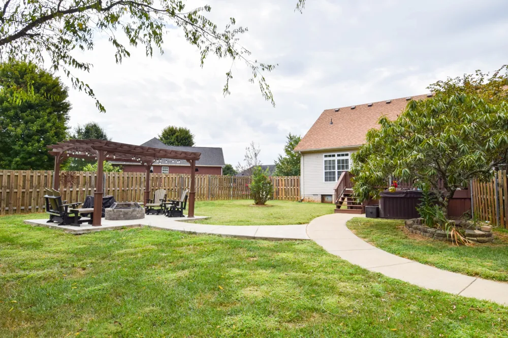 1003 Roland Ct Cottontown, TN 37048