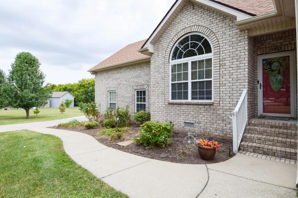 1003 Roland Ct Cottontown, TN 37048