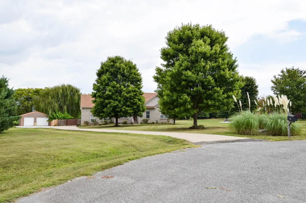1003 Roland Ct Cottontown, TN 37048