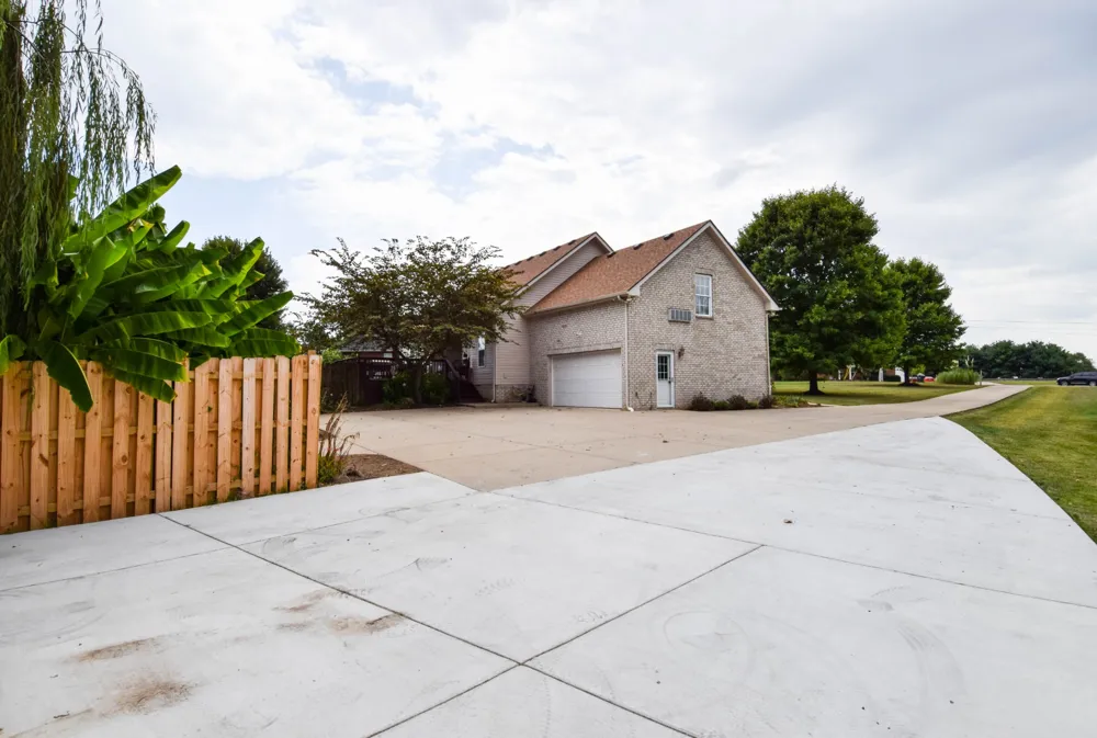 1003 Roland Ct Cottontown, TN 37048