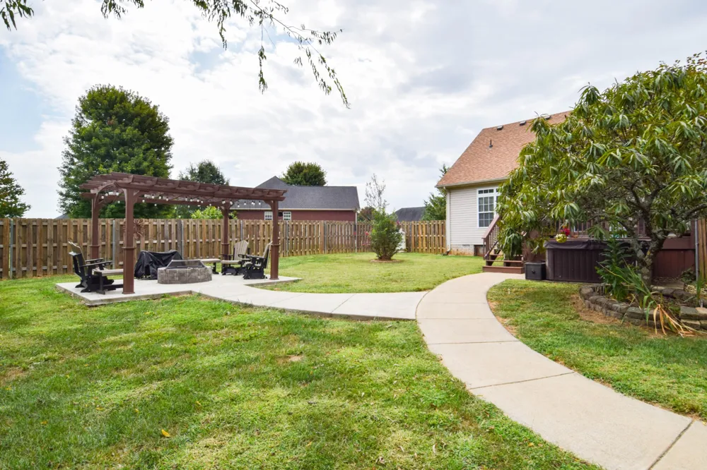 1003 Roland Ct Cottontown, TN 37048