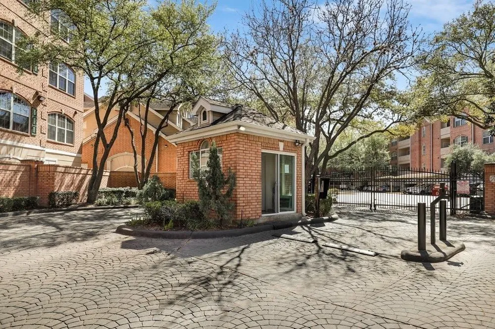 2111 Welch Street #A218 Houston, TX 77019