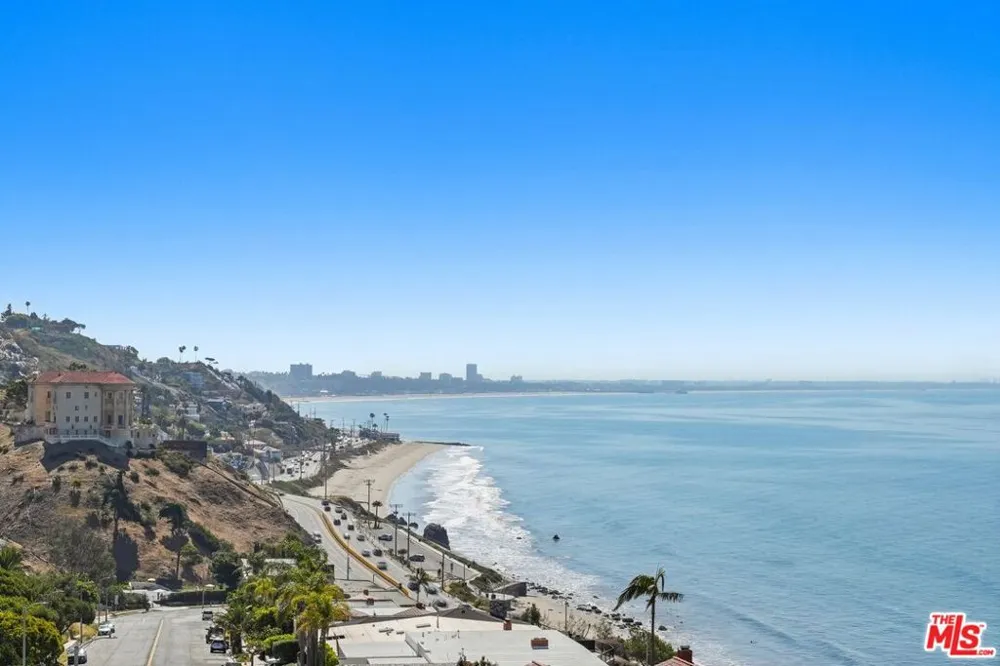 18203 Coastline Drive #4 Malibu, CA 90265