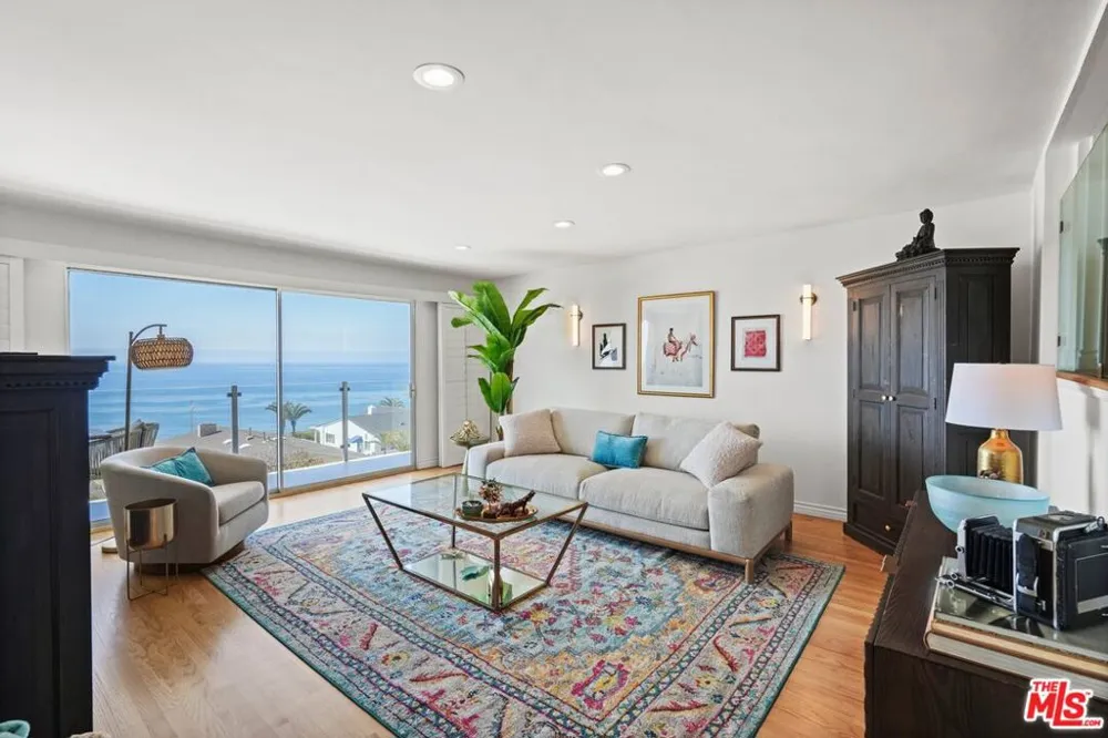18203 Coastline Drive #4 Malibu, CA 90265