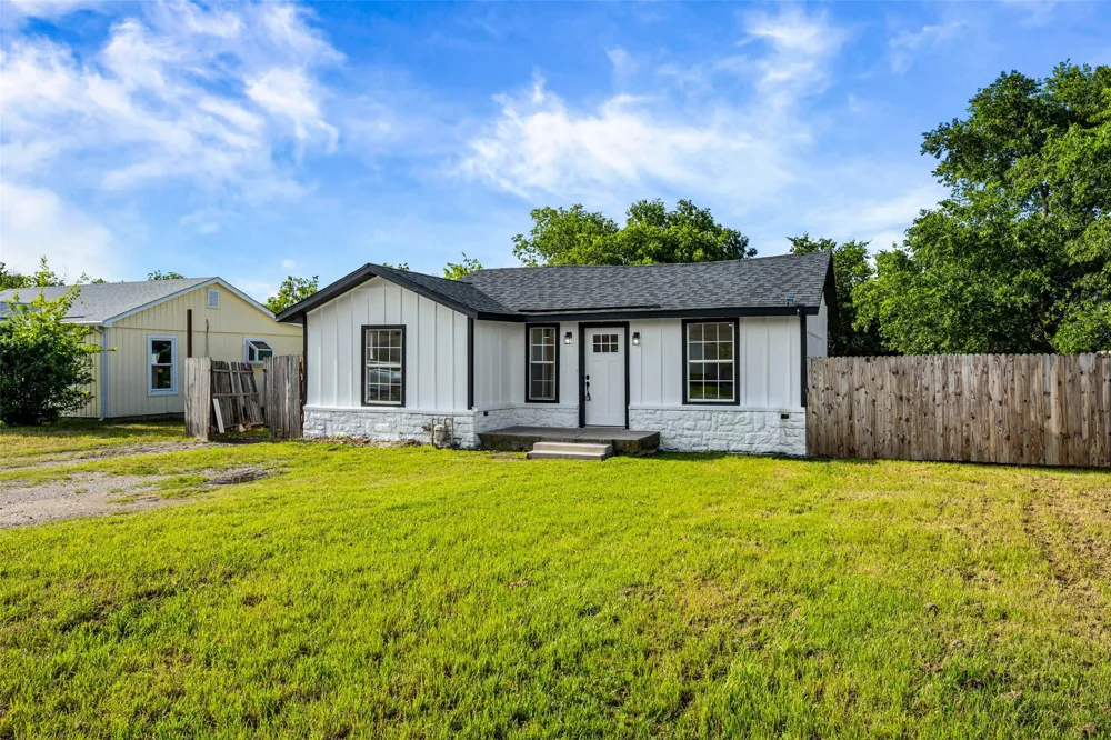 5225 Urbanview Street Sansom Park, TX 76114