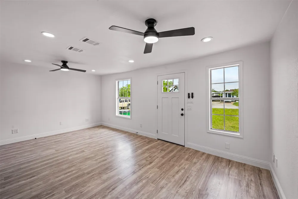 5225 Urbanview Street Sansom Park, TX 76114