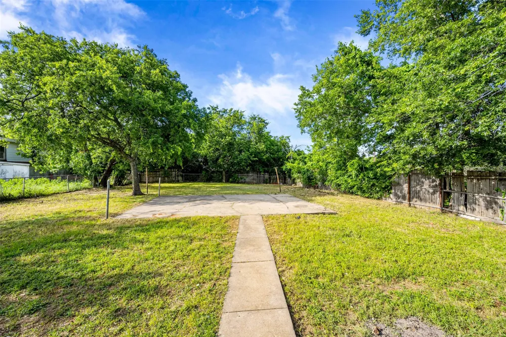 5225 Urbanview Street Sansom Park, TX 76114