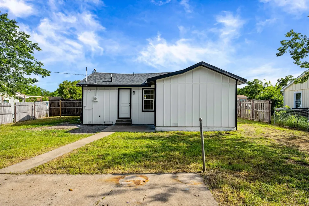 5225 Urbanview Street Sansom Park, TX 76114