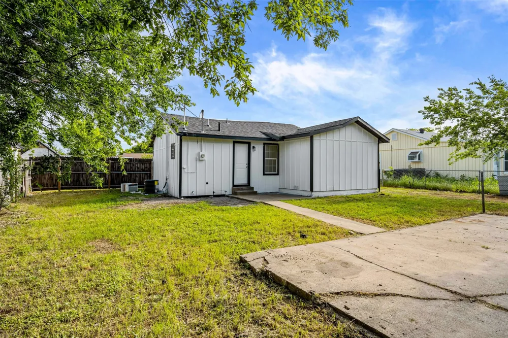 5225 Urbanview Street Sansom Park, TX 76114