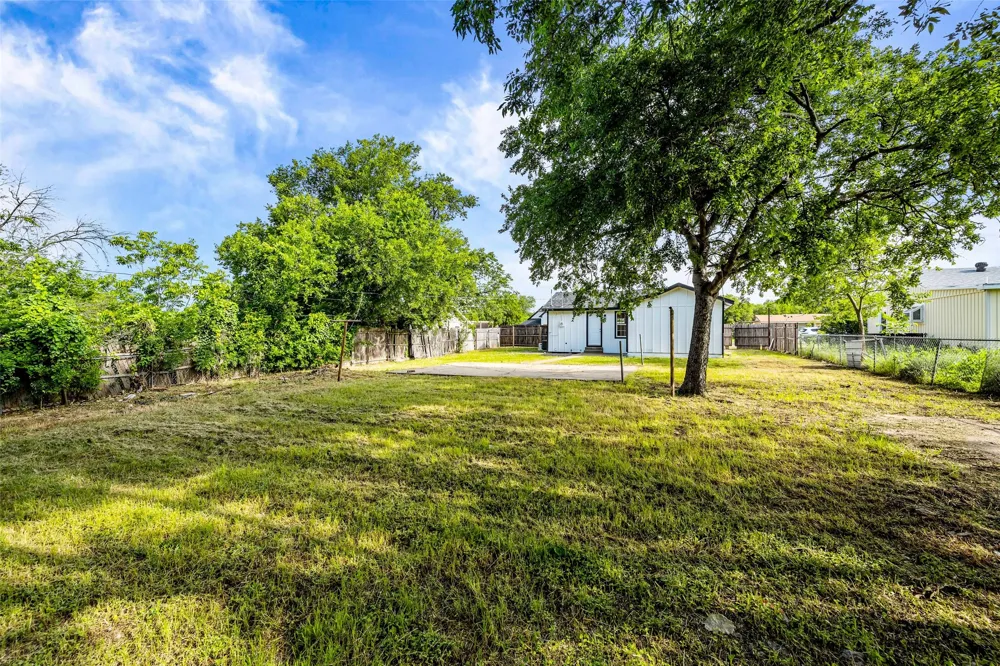 5225 Urbanview Street Sansom Park, TX 76114