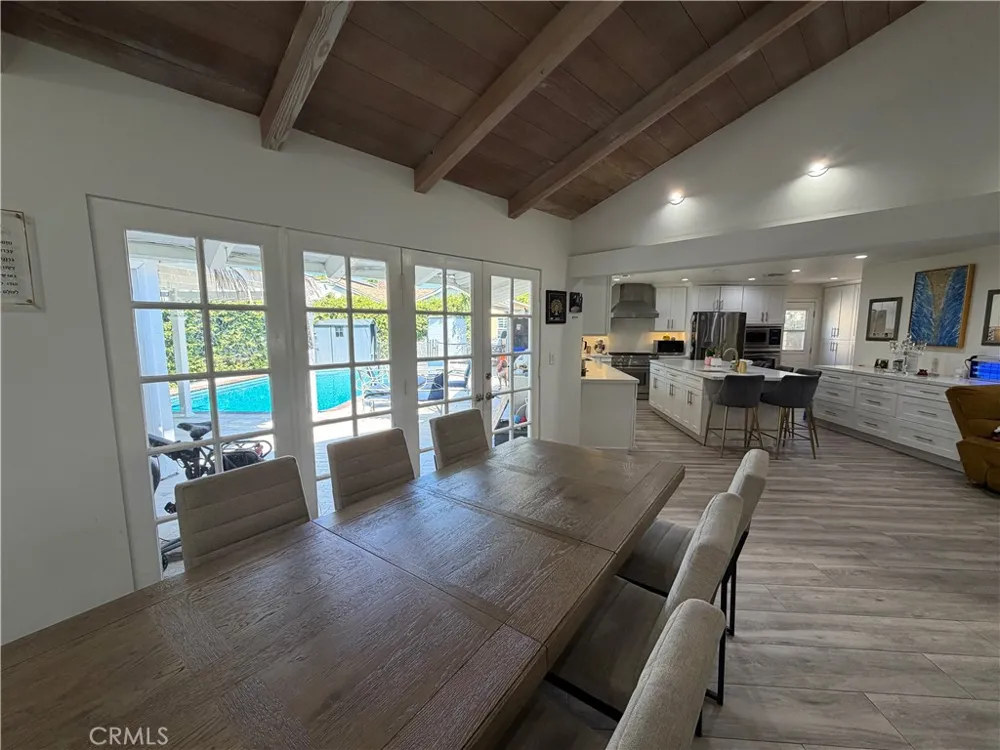 5300 Calhoun Sherman Oaks, CA 91401