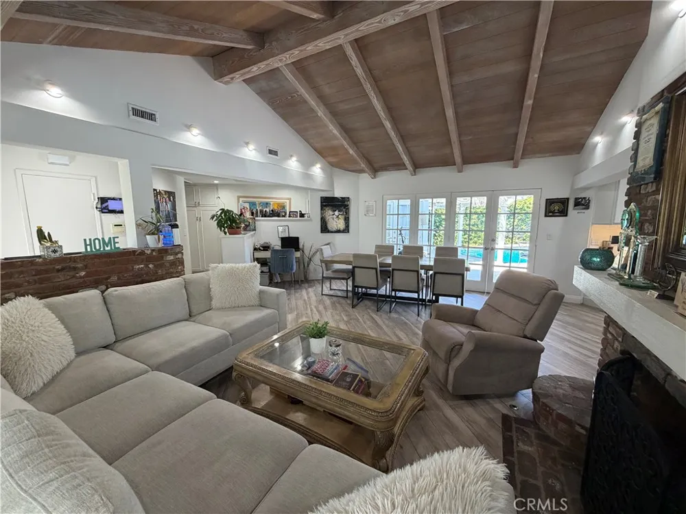 5300 Calhoun Sherman Oaks, CA 91401