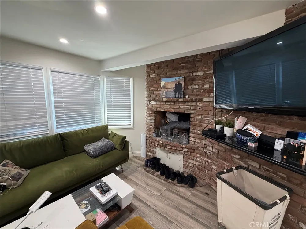 5300 Calhoun Sherman Oaks, CA 91401