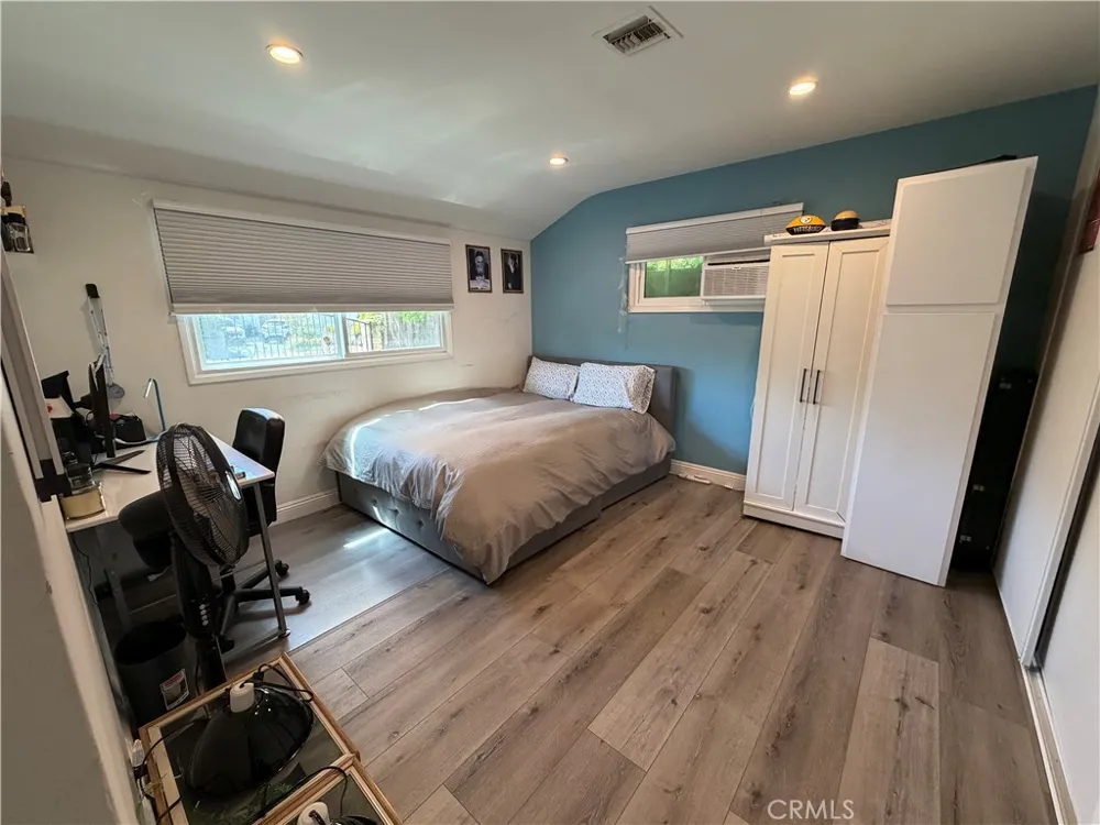 5300 Calhoun Sherman Oaks, CA 91401