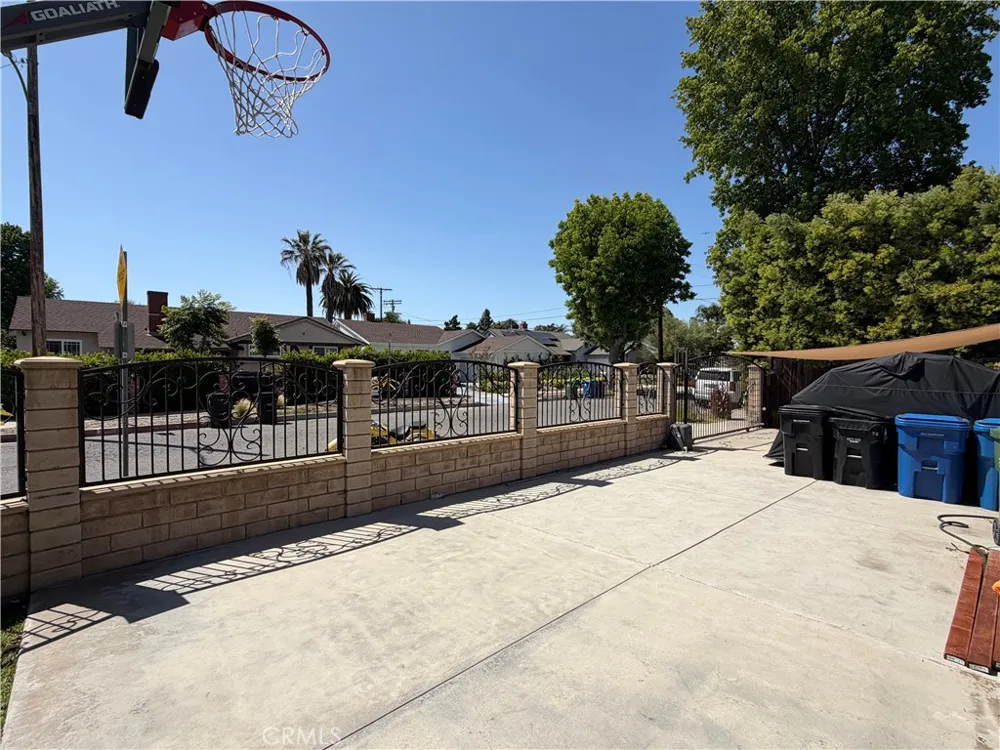 5300 Calhoun Sherman Oaks, CA 91401