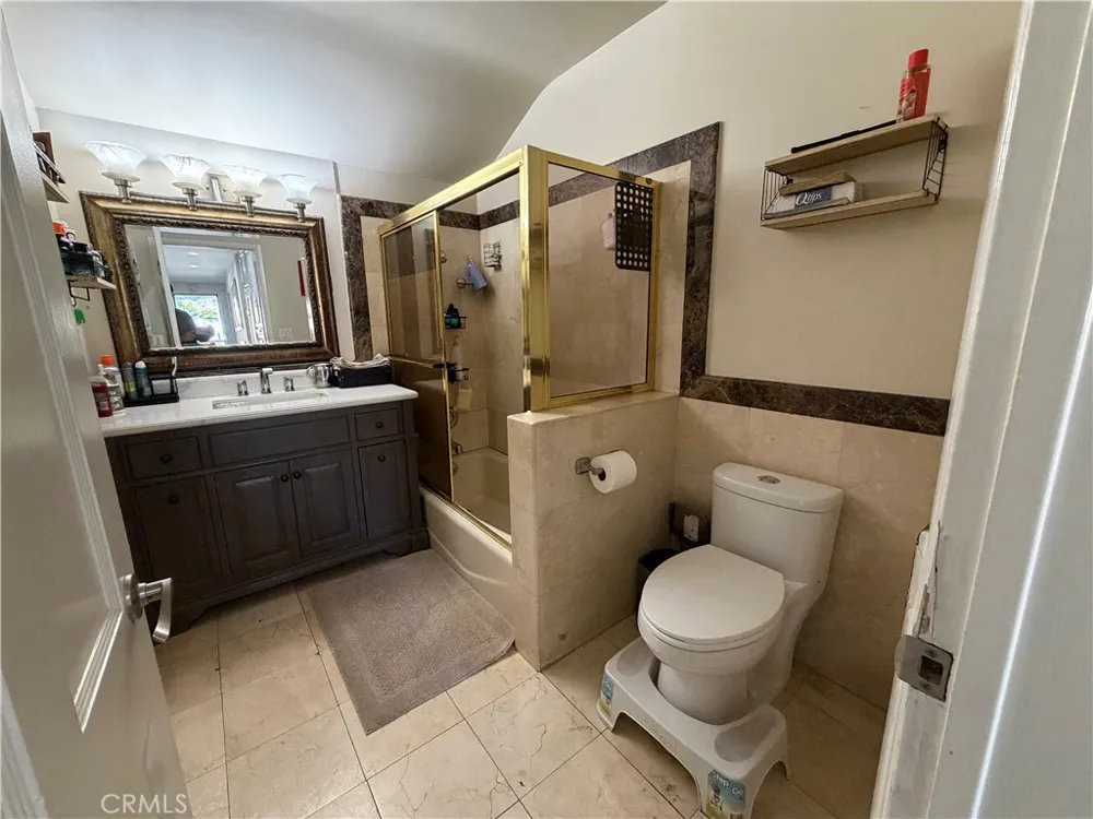 5300 Calhoun Sherman Oaks, CA 91401
