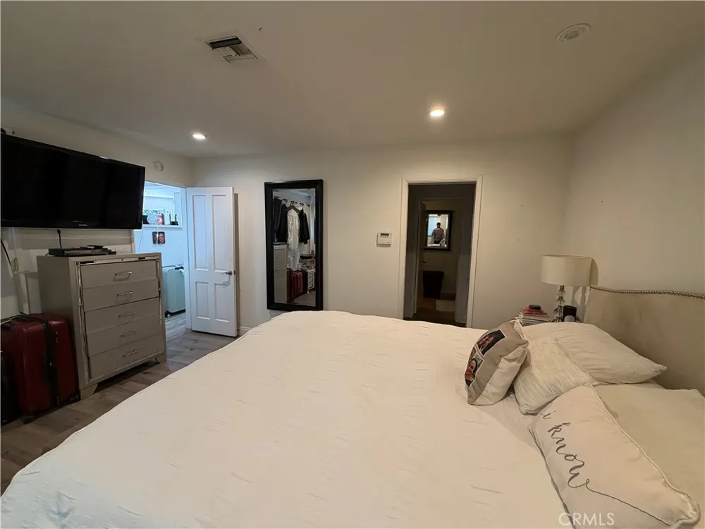 5300 Calhoun Sherman Oaks, CA 91401