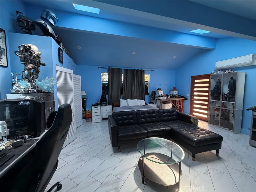 5300 Calhoun Sherman Oaks, CA 91401