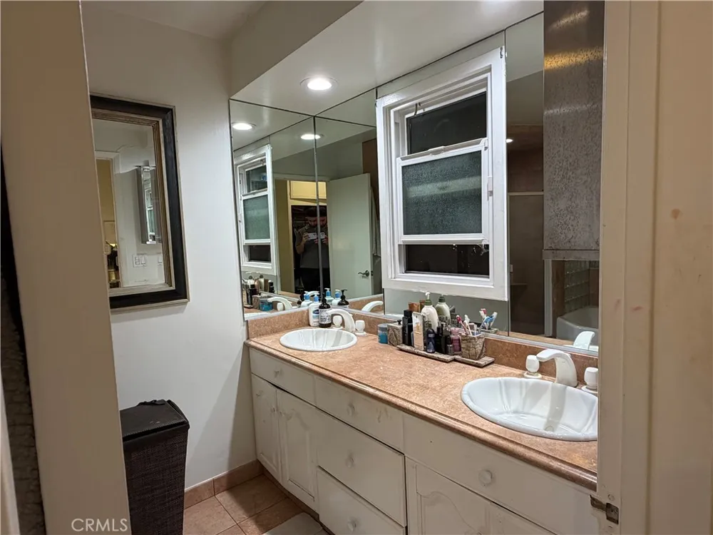 5300 Calhoun Sherman Oaks, CA 91401