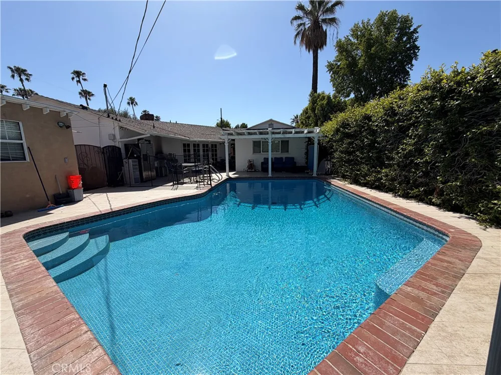 5300 Calhoun Sherman Oaks, CA 91401