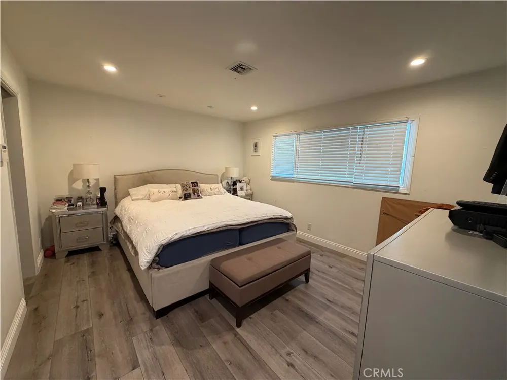5300 Calhoun Sherman Oaks, CA 91401