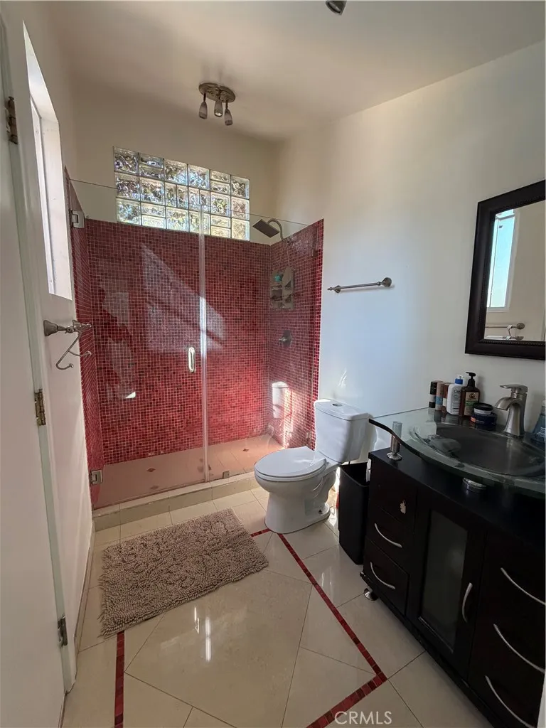 5300 Calhoun Sherman Oaks, CA 91401
