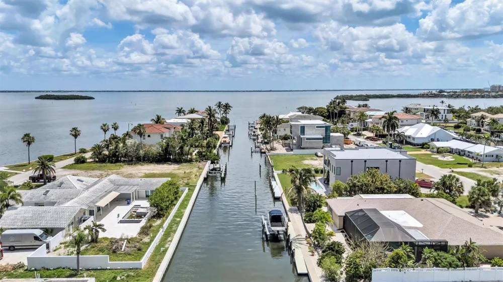617 ROUNTREE DRIVE Longboat Key, FL 34228
