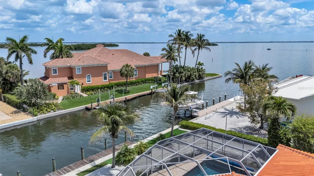 617 ROUNTREE DRIVE Longboat Key, FL 34228