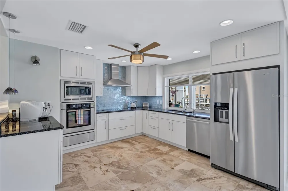 617 ROUNTREE DRIVE Longboat Key, FL 34228