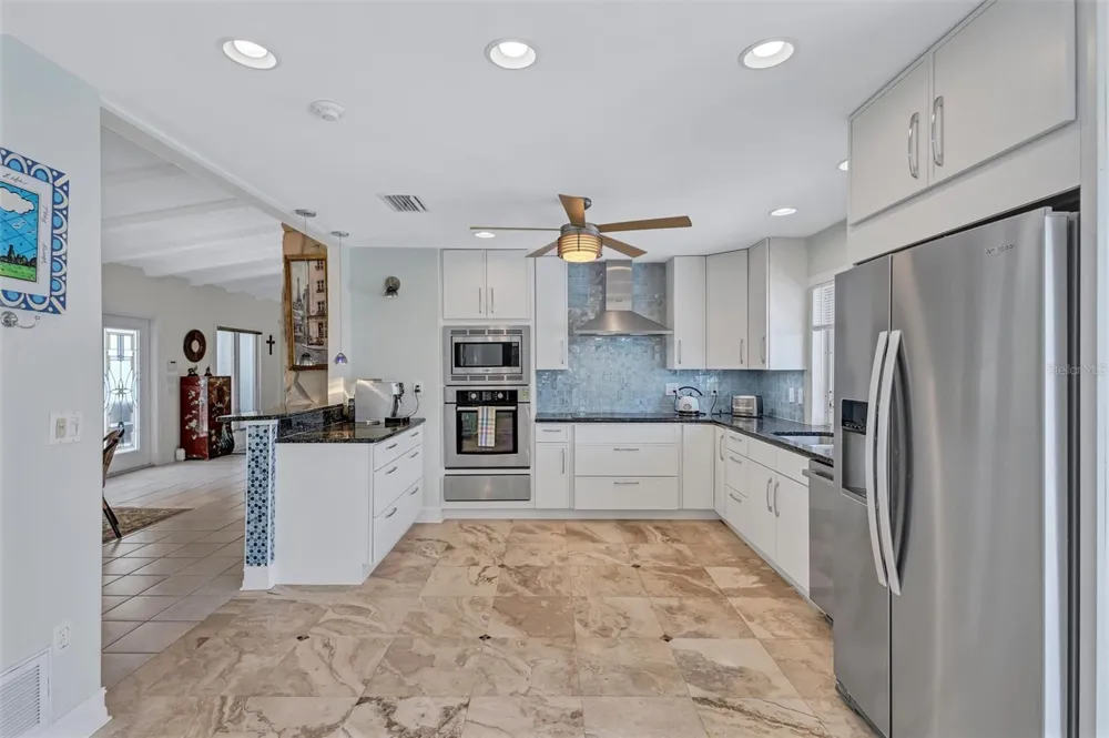 617 ROUNTREE DRIVE Longboat Key, FL 34228