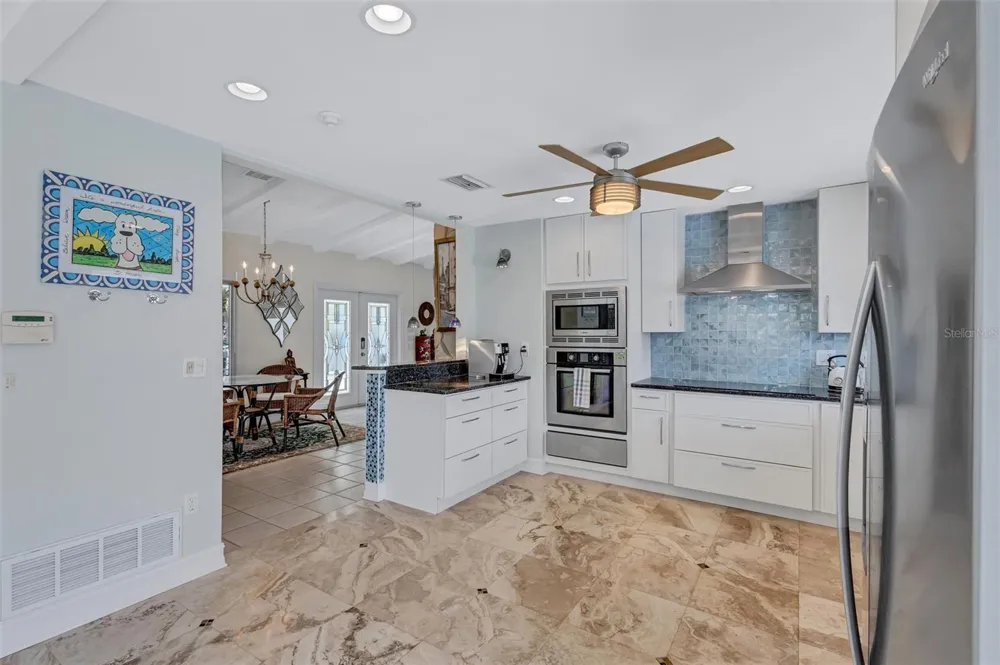 617 ROUNTREE DRIVE Longboat Key, FL 34228