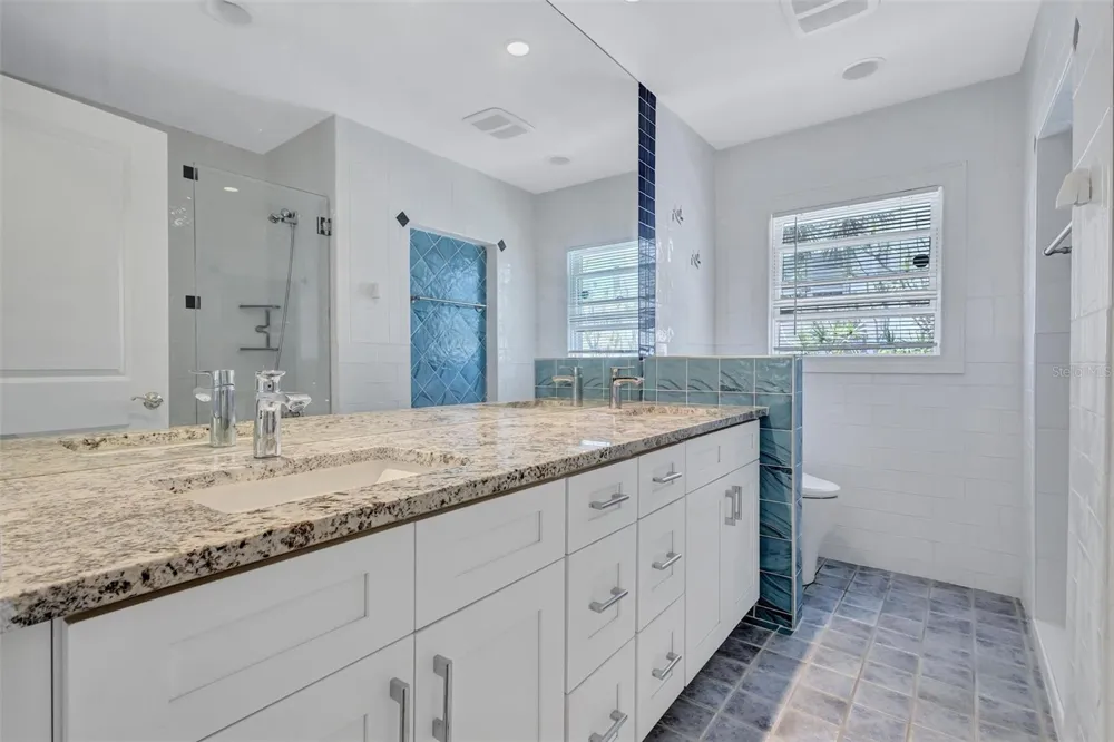 617 ROUNTREE DRIVE Longboat Key, FL 34228