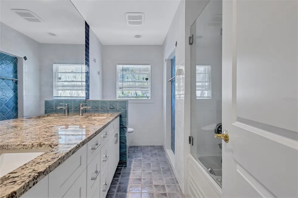617 ROUNTREE DRIVE Longboat Key, FL 34228