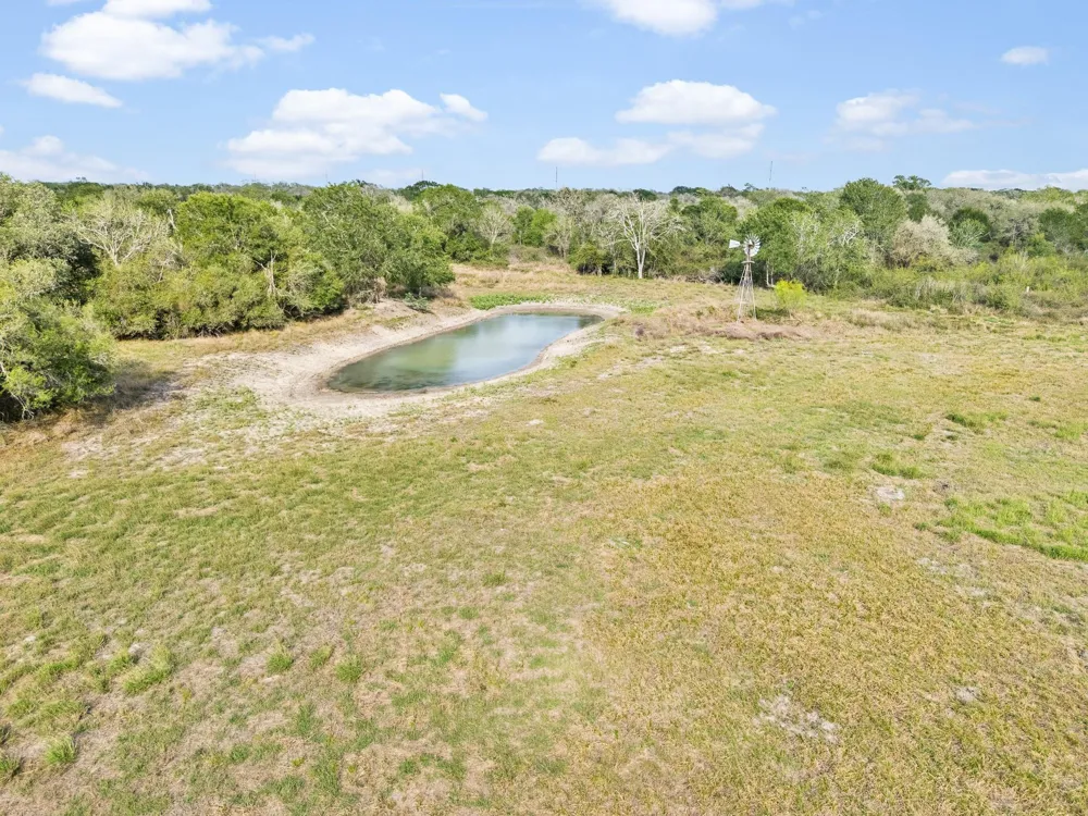 5 Fm 530 Edna, TX 77957