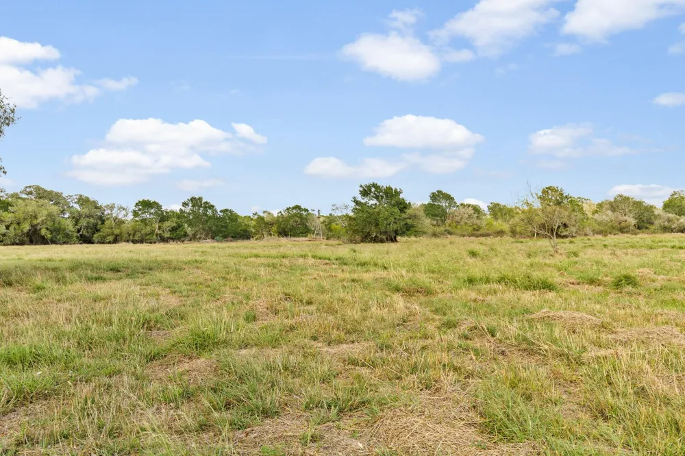 5 Fm 530 Edna, TX 77957