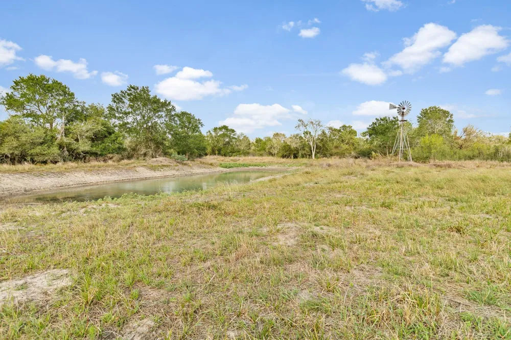 5 Fm 530 Edna, TX 77957