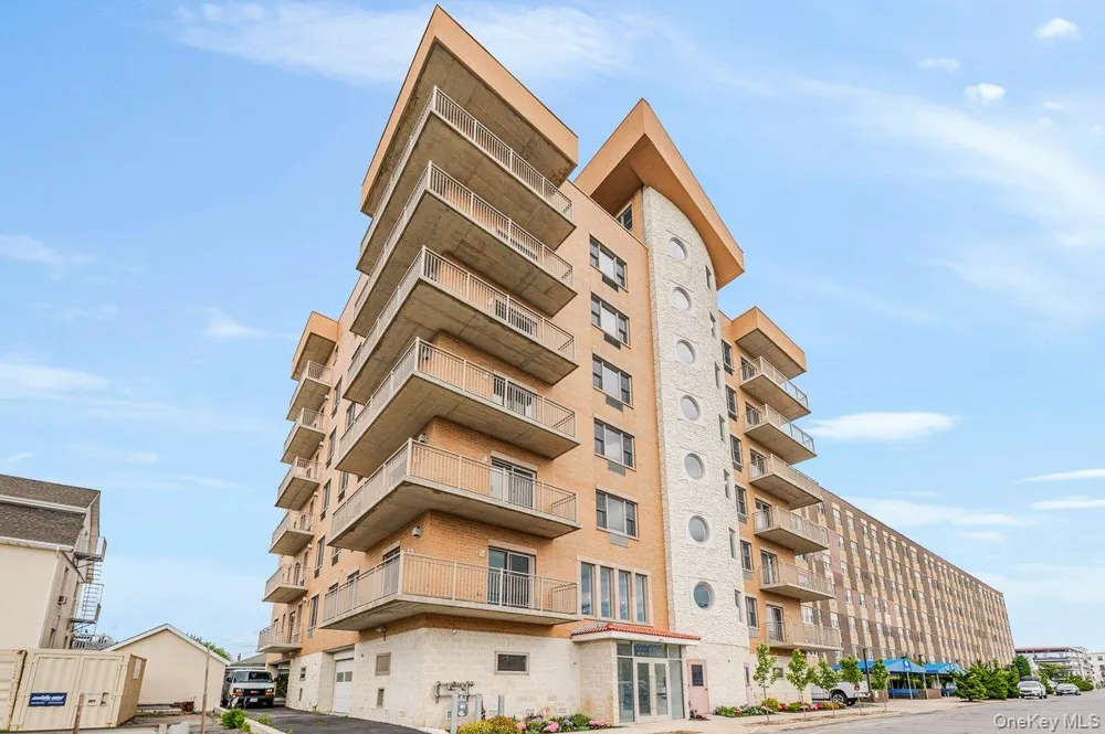 661 W Broadway #402 Long Beach, NY 11561