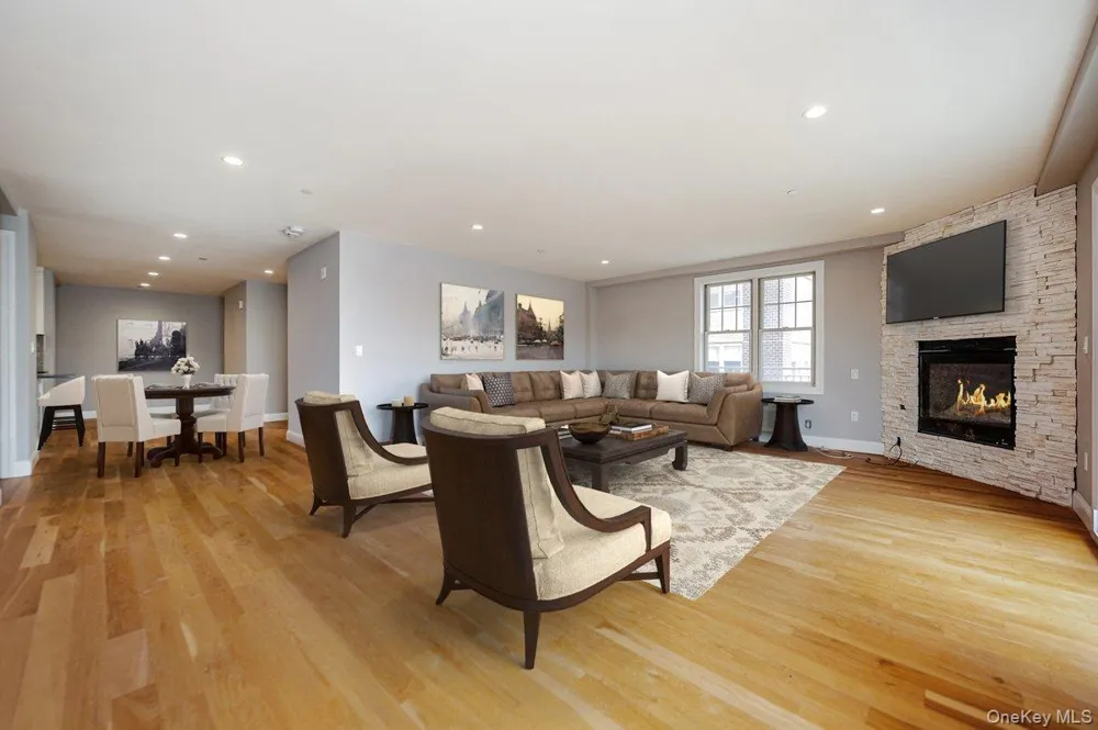 661 W Broadway #402 Long Beach, NY 11561