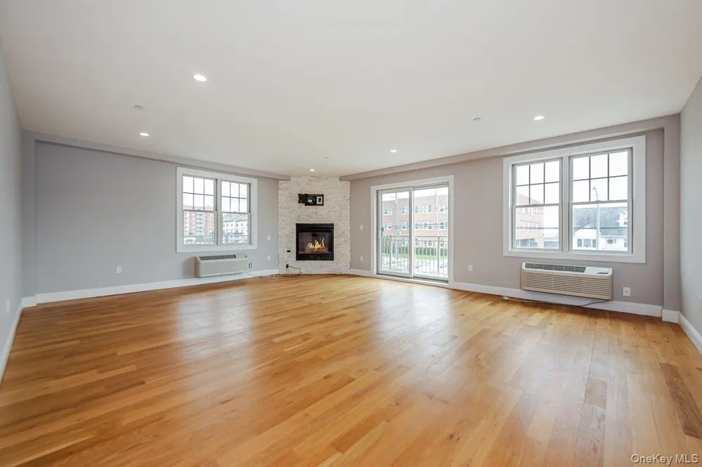 661 W Broadway #402 Long Beach, NY 11561
