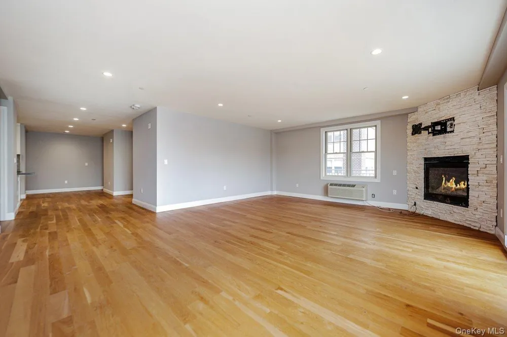 661 W Broadway #402 Long Beach, NY 11561