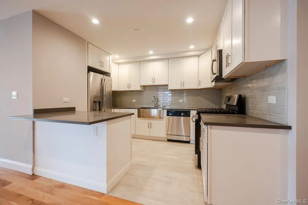 661 W Broadway #402 Long Beach, NY 11561