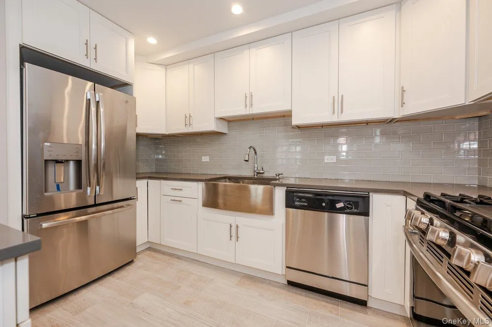 661 W Broadway #402 Long Beach, NY 11561