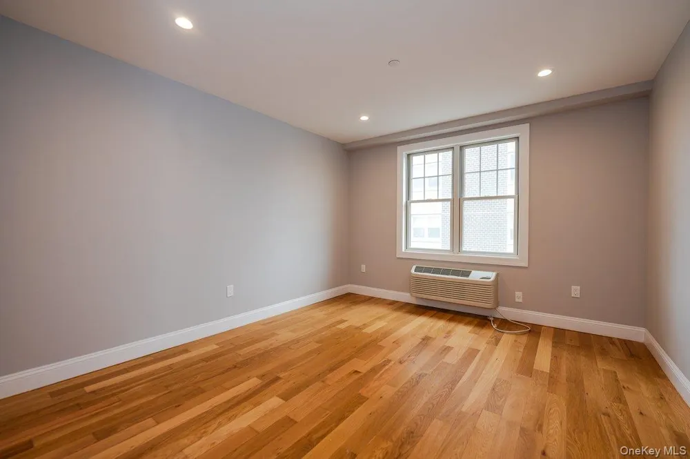 661 W Broadway #402 Long Beach, NY 11561