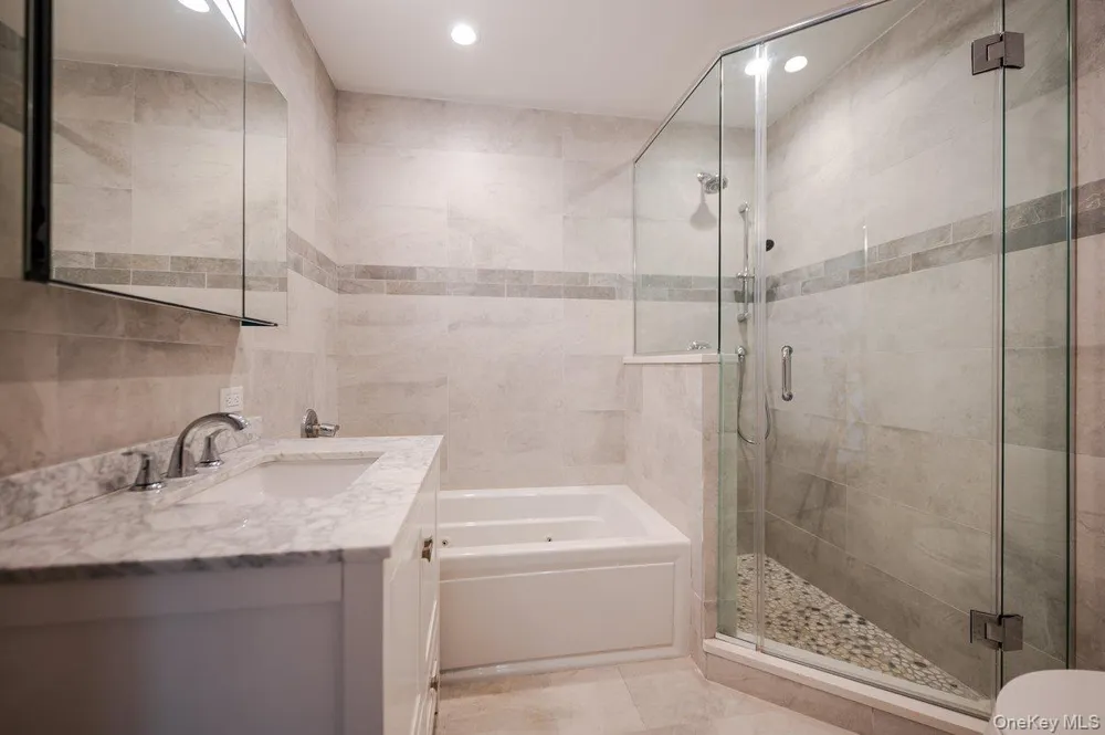 661 W Broadway #402 Long Beach, NY 11561